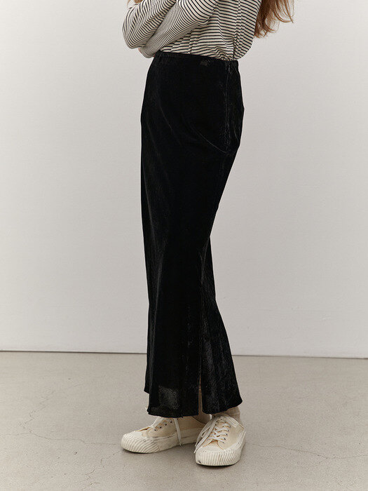 velvet supple maxi skirt-black