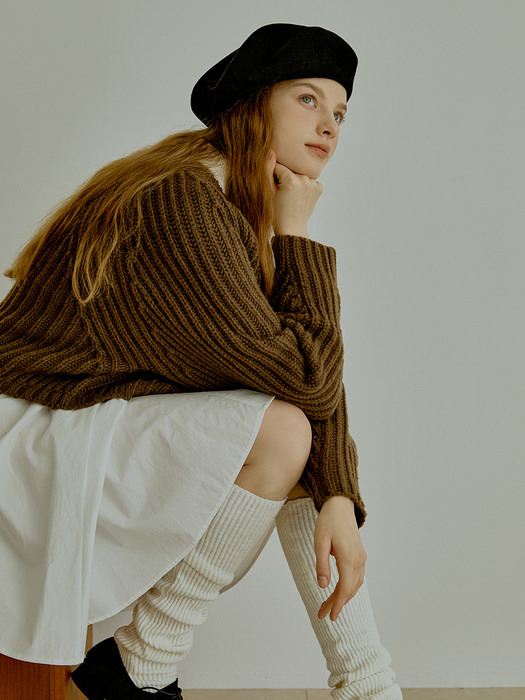 Woven v-neck knit (brown)