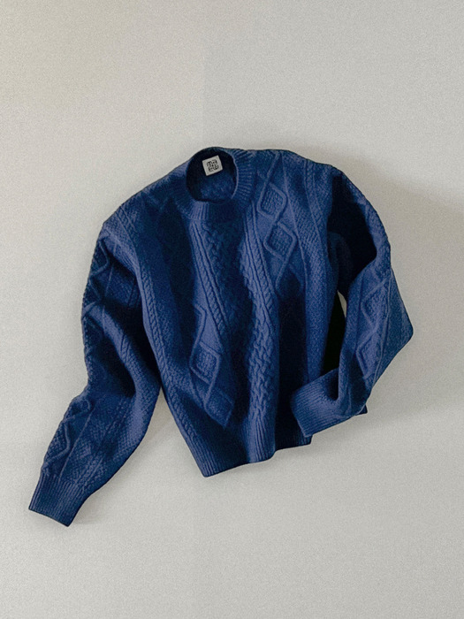 CABLE-KNIT MERINO SWEATER - NAVY