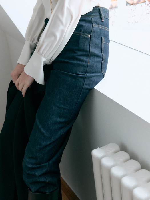 Mid-rise Loose Fit Jeans