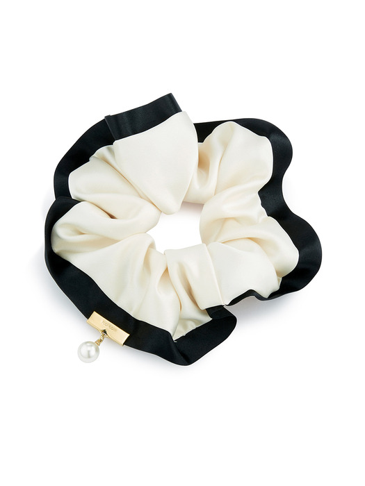 Flove Point Pearl Scrunchie