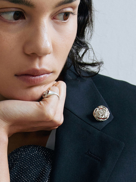 LA VIE EN ROSE BROOCH