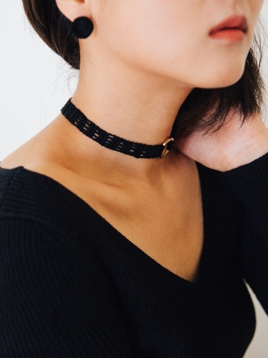 Black knit Chocker with gold ring