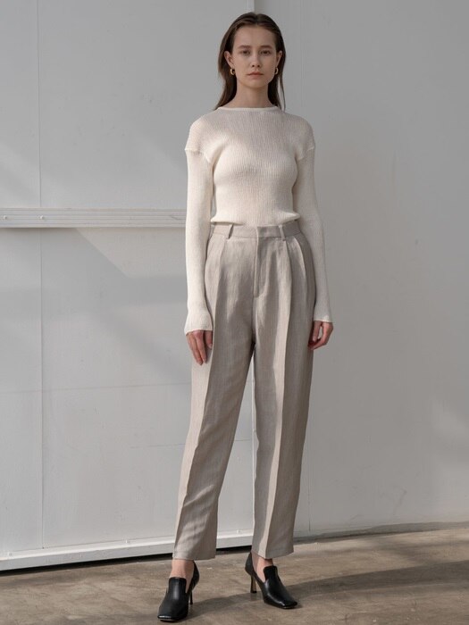 Basic two tuck trousers in beige