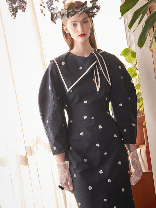 Unbalance Sailor Collar Embroidered Dress