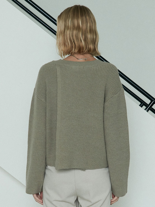 OU717 back slit wool knit (ash beige)