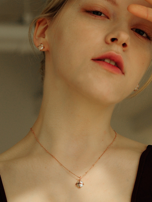 tacit pearl necklace