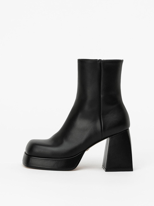 Forte Platform Boots in Regular Black