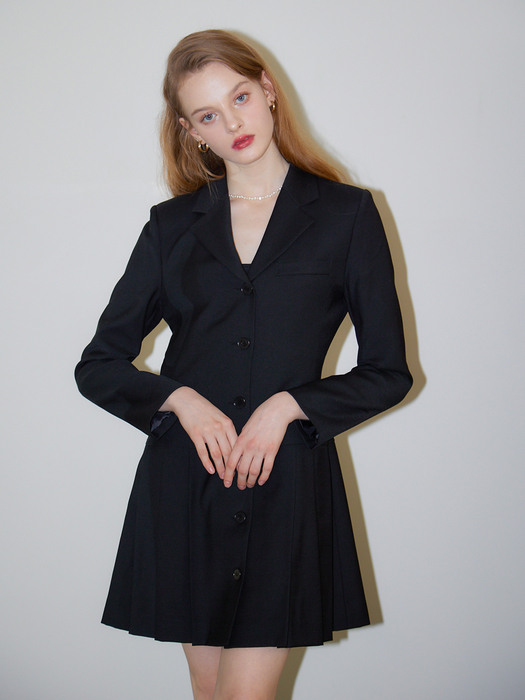 PLEATS DETAIL TAILORED ONEPIECE_BLACK