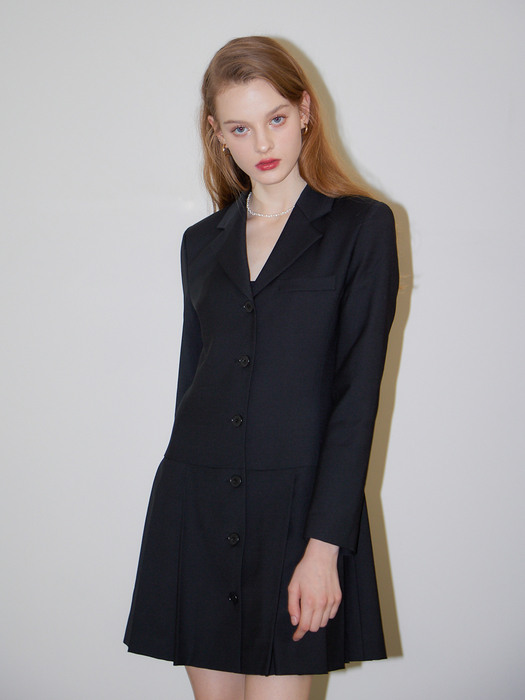 PLEATS DETAIL TAILORED ONEPIECE_BLACK