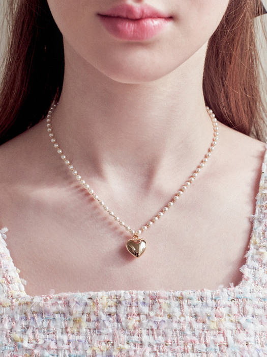 eila heart pearl necklace