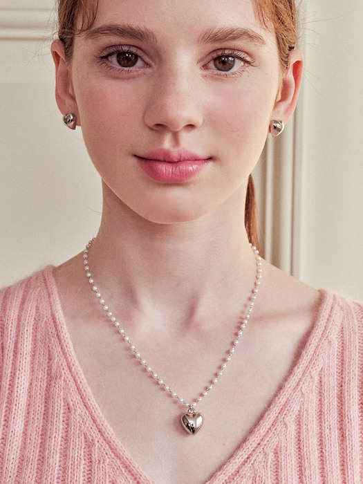 eila heart pearl necklace