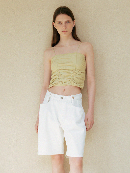 folded white denim shorts (white)