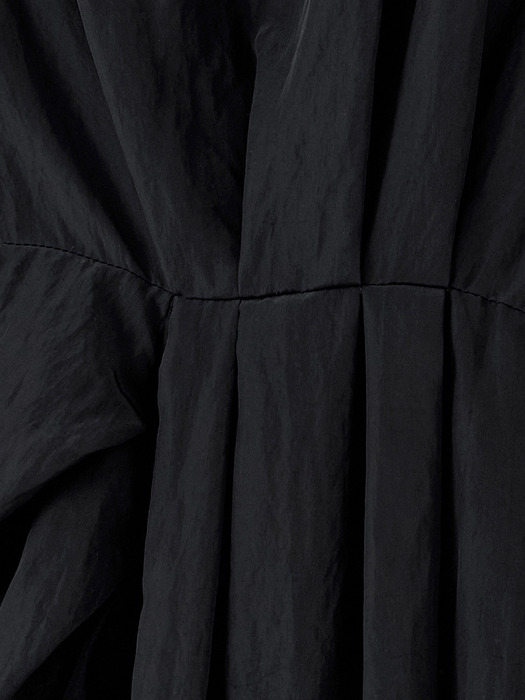 실크-글로스 드레이핑 드레스 (블랙)