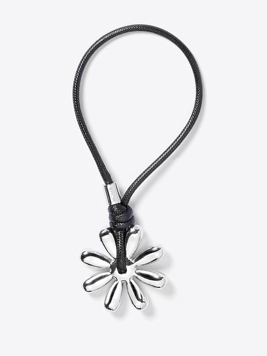 Mardi x ME  Bloom Daisy Knot Charm (Black)