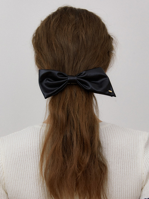 Faux leather chic ribbon pin