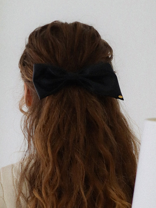 Faux leather chic ribbon pin