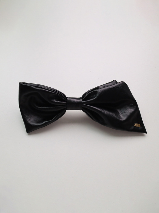 Faux leather chic ribbon pin