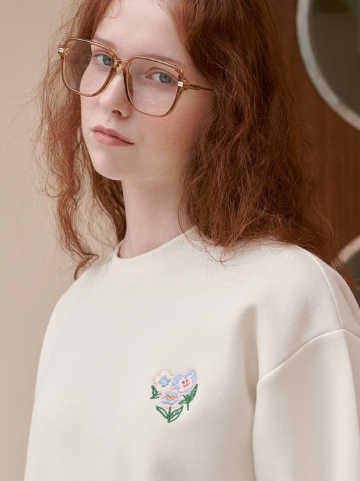 Flower heart Over fit Sweatshirt AMM1107 (Ivory)