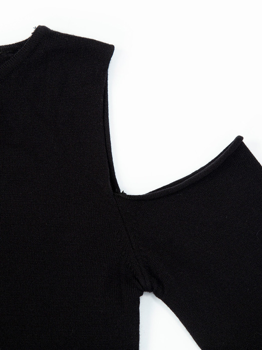 Compact Off-Shoulder Pullover_black