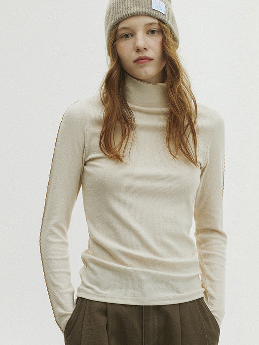 Picot Stitch Ribbed Turtleneck T-Shirt_Light Beige