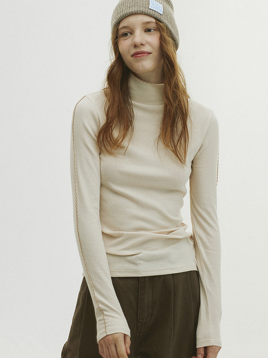 Picot Stitch Ribbed Turtleneck T-Shirt_Light Beige