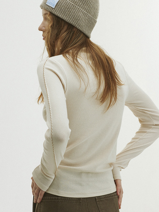 Picot Stitch Ribbed Turtleneck T-Shirt_Light Beige