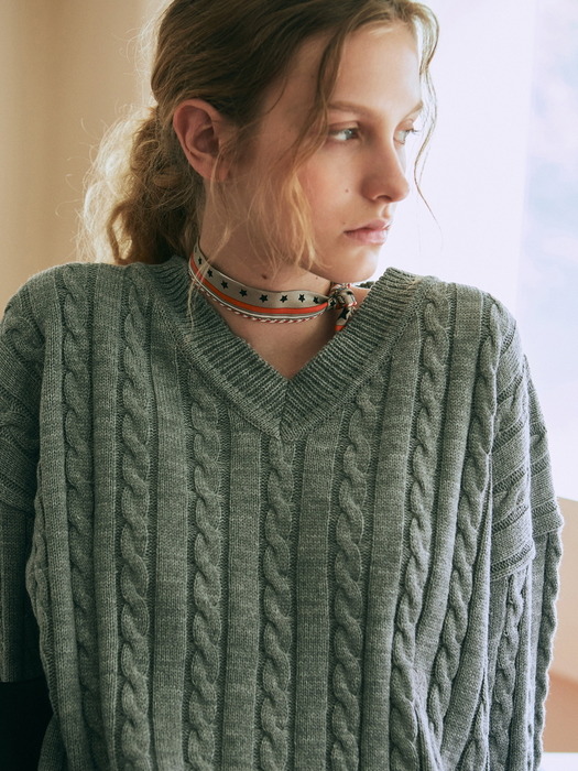 CABLE V-NECK SWEATER_GRAY