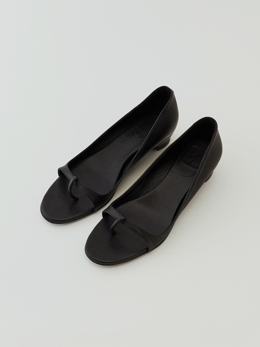 wedge flip-flops (black)