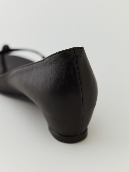 wedge flip-flops (black)