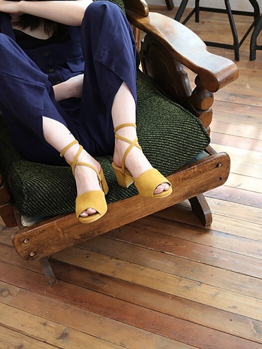 T012 x-strap sandals mustard (6cm)