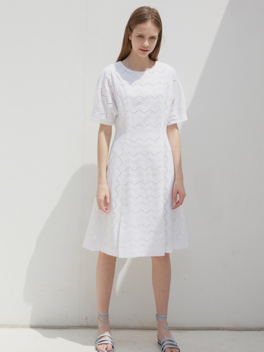 DOLMAN SLEEVED OP_WHITE(LACE)