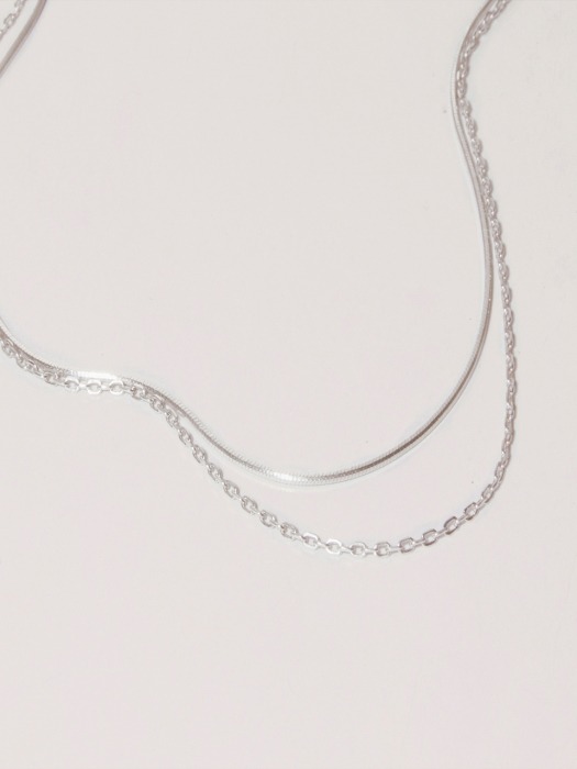 DOUBLE CHAIN LAYERED NECKLACE