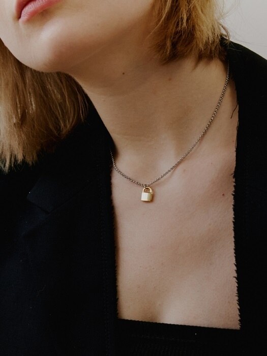 [Surgical] Mini Lock Necklace