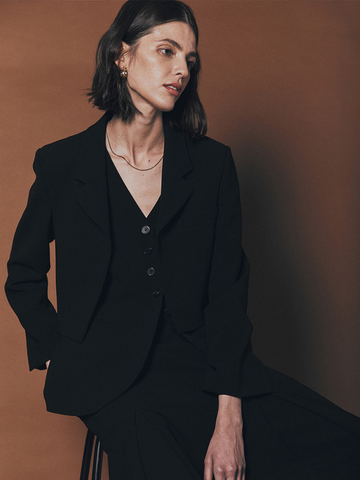 [Drama Signature] Cropped Tailored Blazer