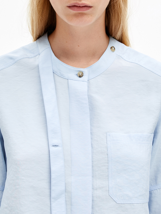 Pale blue shirt with collar tab._B206AWB004BL