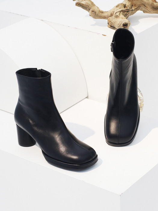 PF ROUNDED BOOTS BLACK
