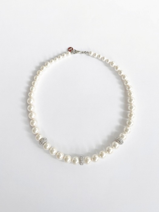 Graceful Pearl Necklace