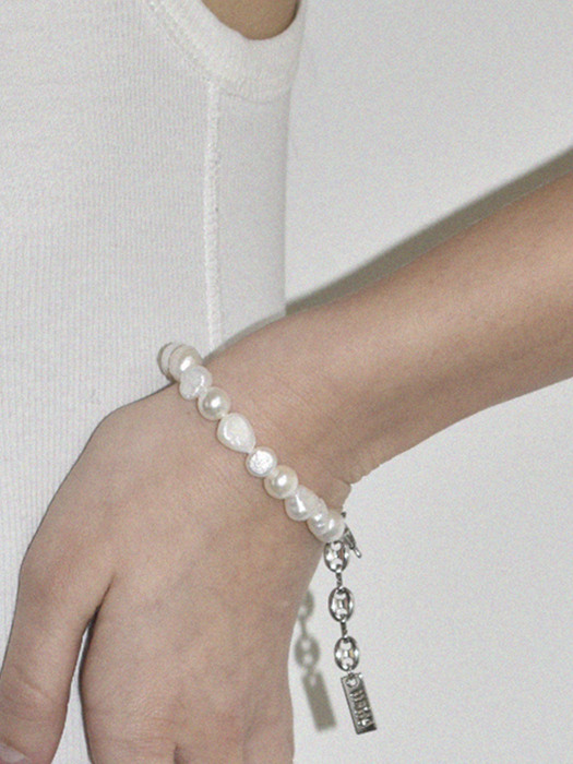 Chain Layered Classic Pearl Bracelet