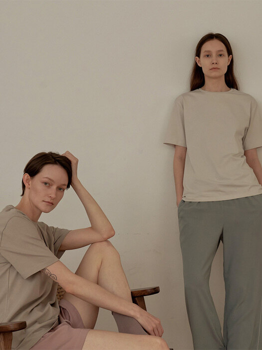 [IN&OUT] SILKY COTTON SPAN T-SHIRTSㅣMUD BEIGE