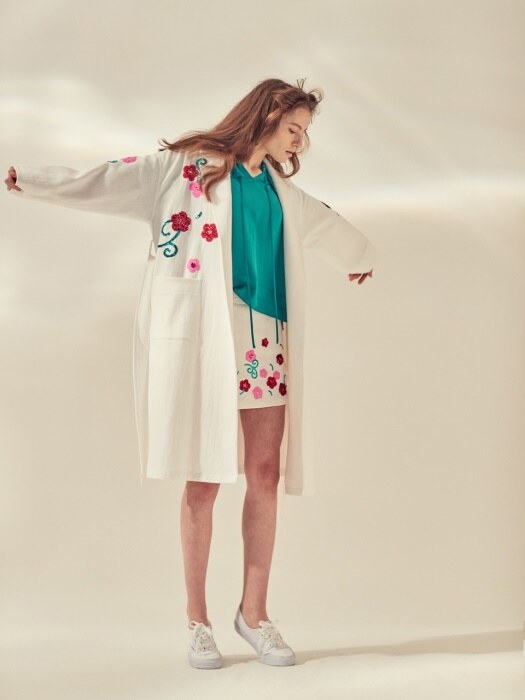EMBROIDERY GOWN COAT - WHITE/BLUE