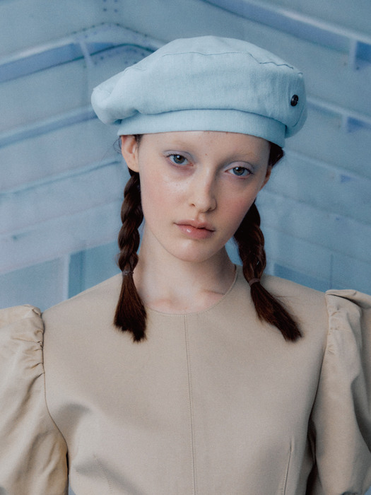 DENIM BERET IN LIGHT BLUE