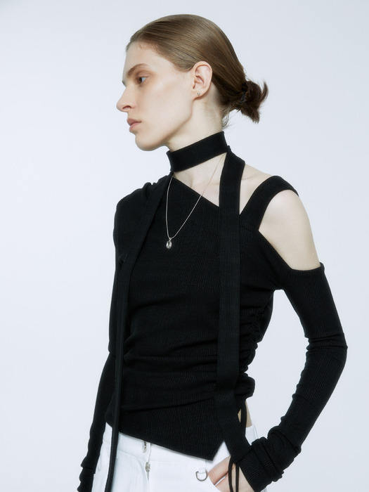SEVRES Unbalanced Cut-Out Off-Shoulder Knitted Top_Black