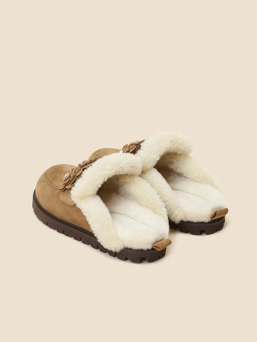 Fur flower mule(beige)_DG2CW24701BEE