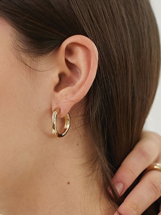 Bent curve earring
