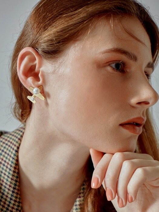 Pearl airplane Earrings