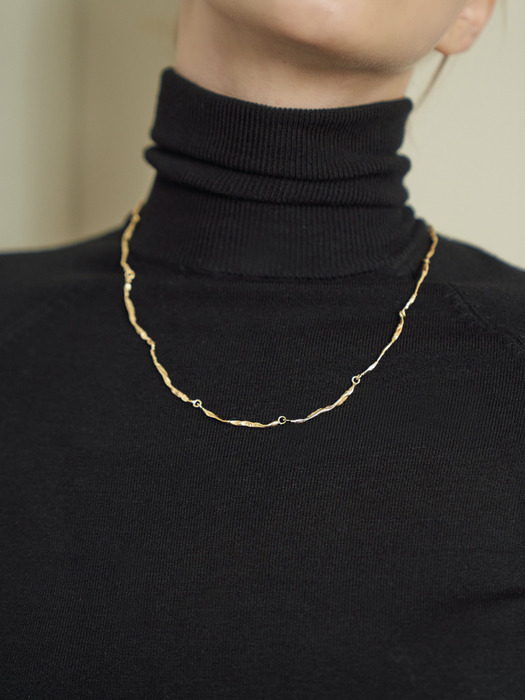 FLOW` Line Necklace