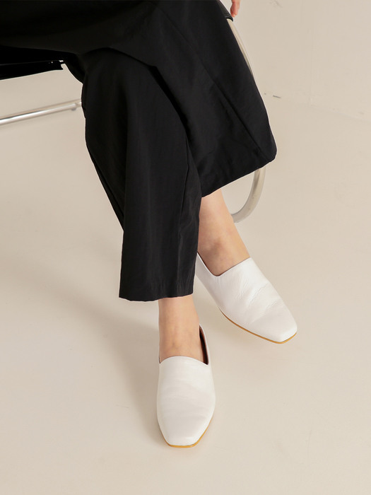 NO. Emma Simple Line Loafer_ WHITE