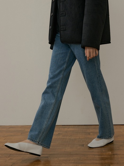 high-rise straight jeans (light blue)