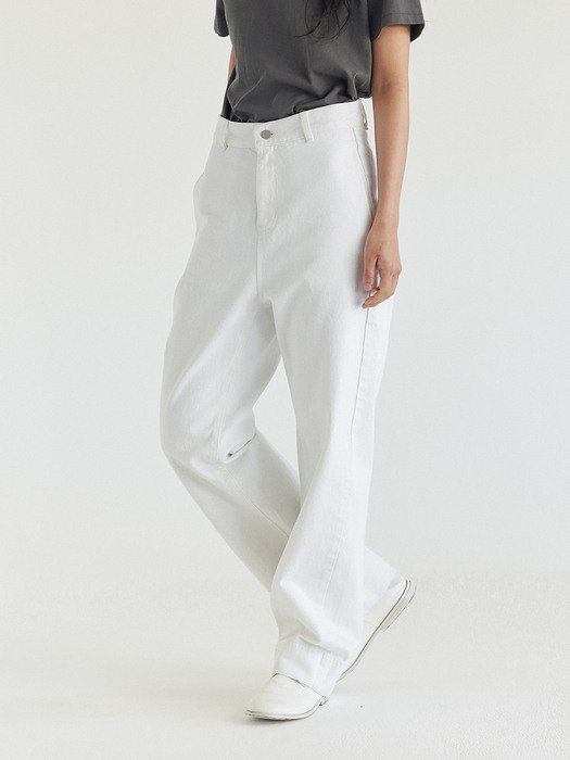 RELAXED FIT WHITE DENIM